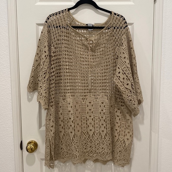 Tops - 3/$15 Womens Tan Lace Tunic Top